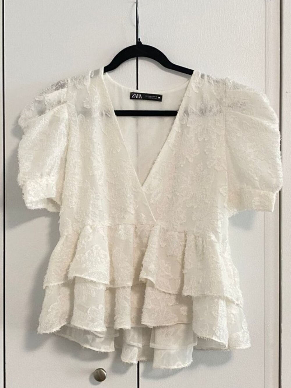 ZARA - White/Ivory Textured Jacquard Peplum Blouse
